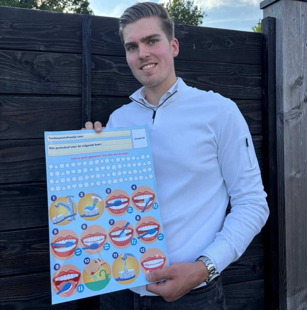 Foto van Melwin Kooistra met de eerste Poetsposter